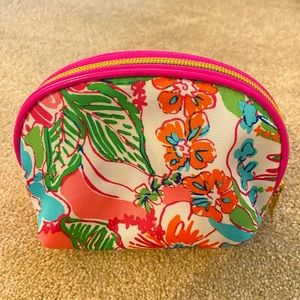 Target for Lilly Pulitzer Round Top Travel Clutch Bag cosmetic in Nosey Posey